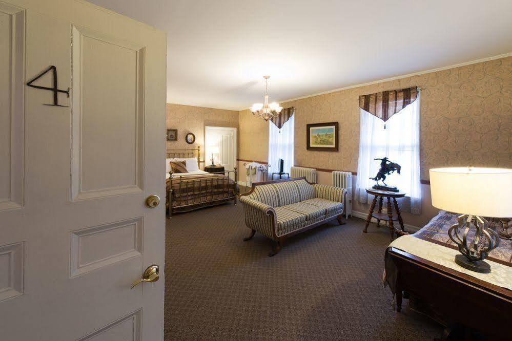 Rogues Harbor Inn Lansing Buitenkant foto