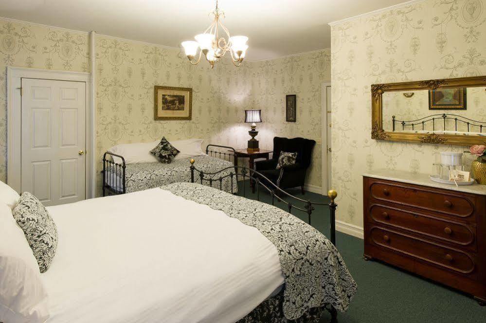 Rogues Harbor Inn Lansing Buitenkant foto