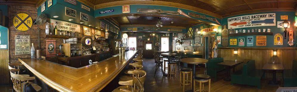 Rogues Harbor Inn Lansing Buitenkant foto